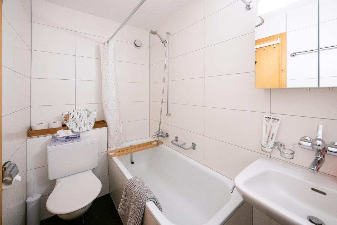 Agrimonia - Moebilierte Ferienwohnung Mit Balkon Davos Esterno foto