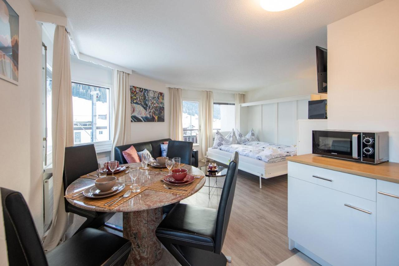 Agrimonia - Moebilierte Ferienwohnung Mit Balkon Davos Esterno foto