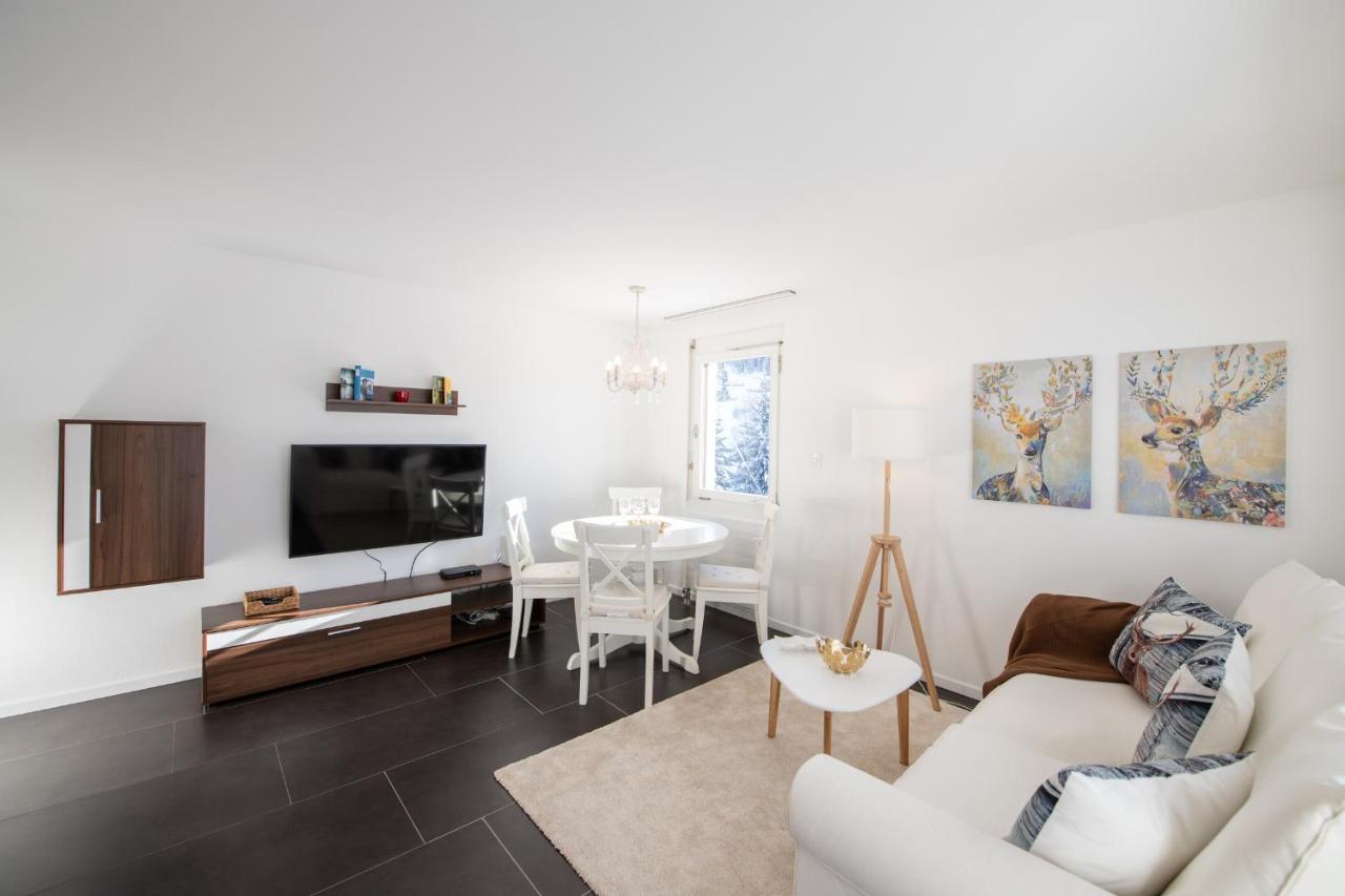 Agrimonia - Moebilierte Ferienwohnung Mit Balkon Davos Esterno foto