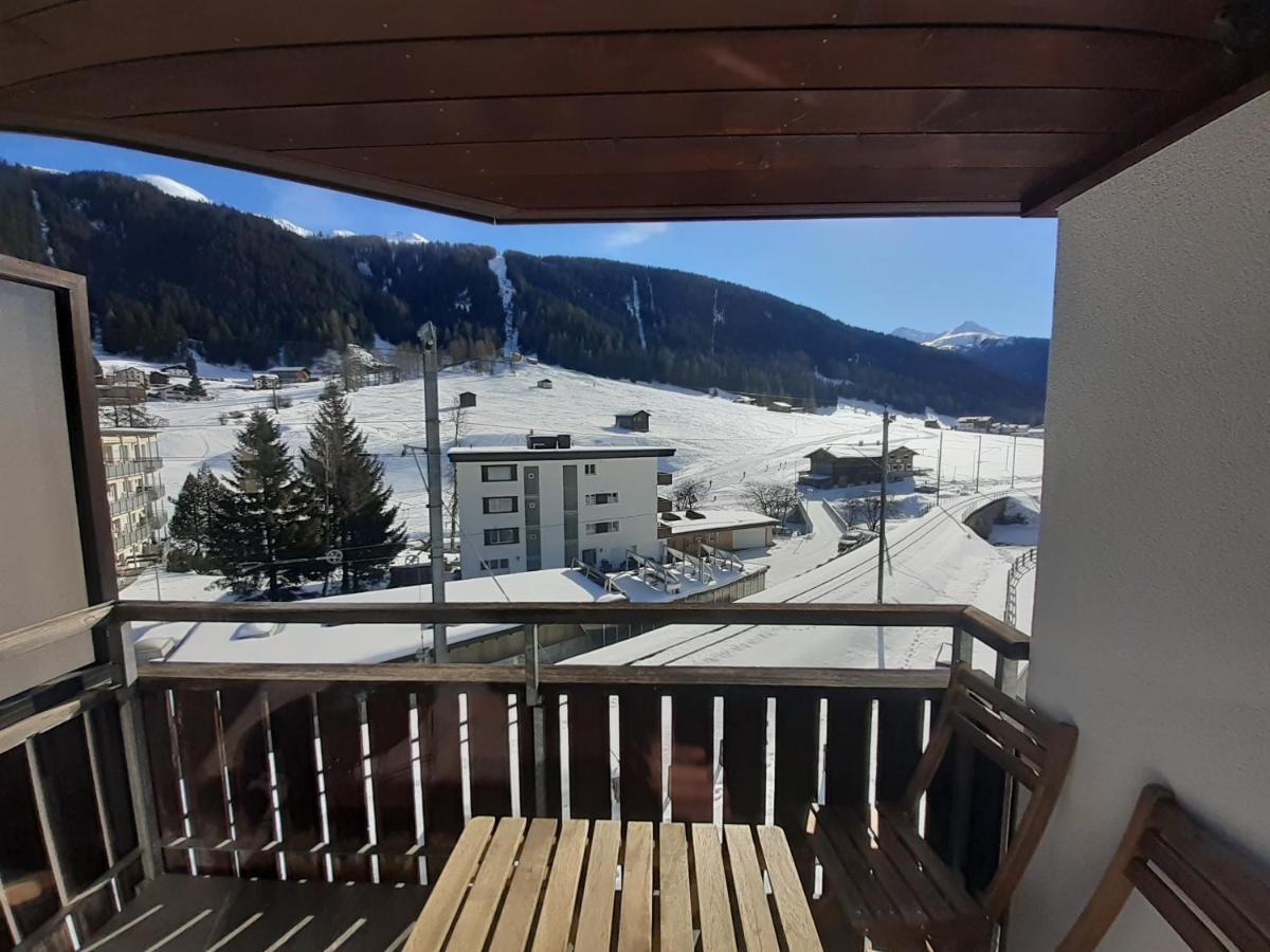 Agrimonia - Moebilierte Ferienwohnung Mit Balkon Davos Esterno foto