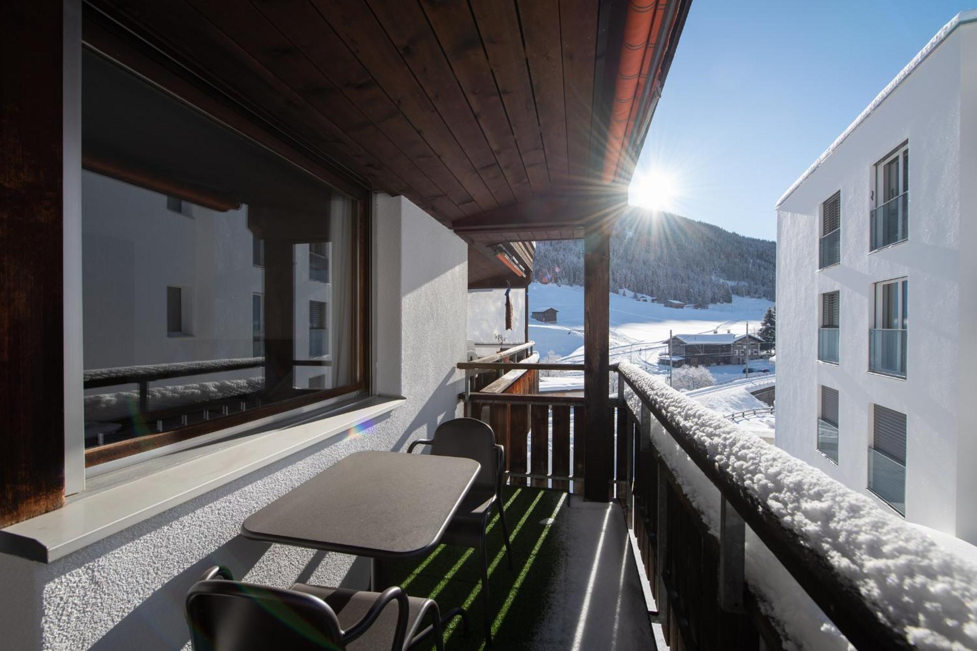 Agrimonia - Moebilierte Ferienwohnung Mit Balkon Davos Camera foto