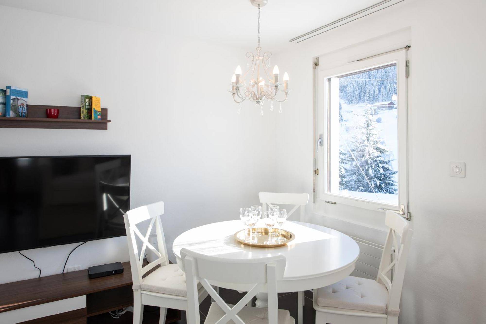Agrimonia - Moebilierte Ferienwohnung Mit Balkon Davos Esterno foto