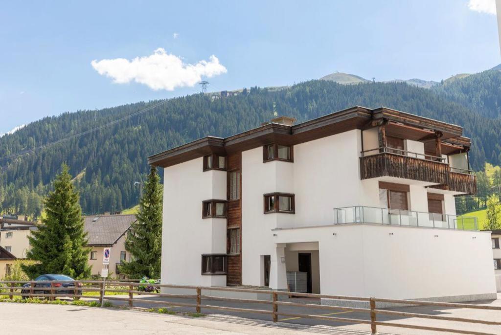 Agrimonia - Moebilierte Ferienwohnung Mit Balkon Davos Esterno foto